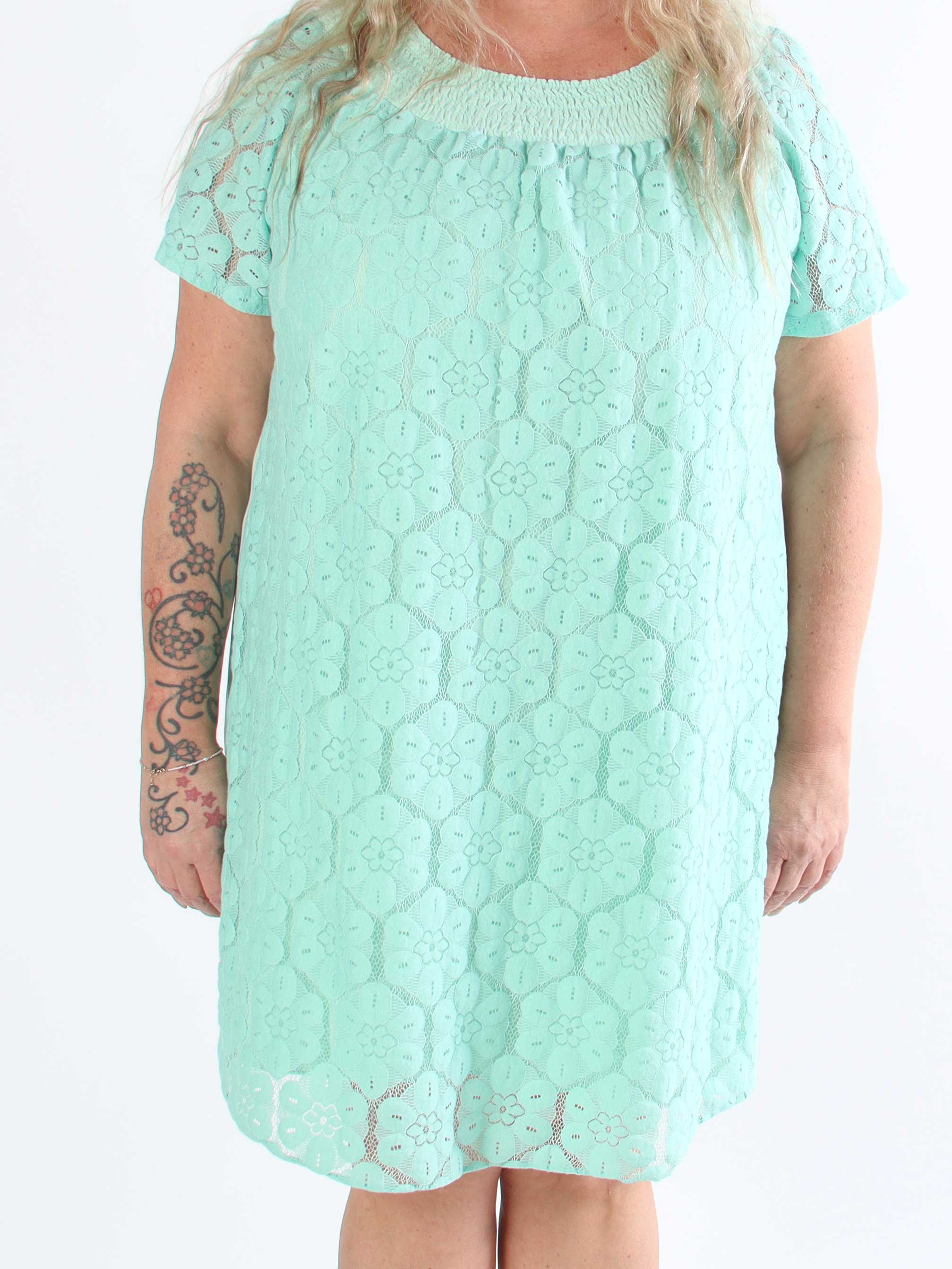 Fjola - Plus size tunikakjole i bomuld med blonder foran